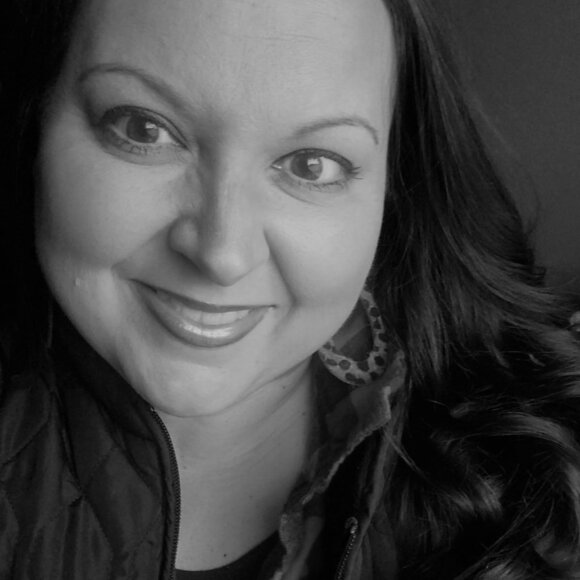 Meet your Posher, Deanna - Picture 1 of 1